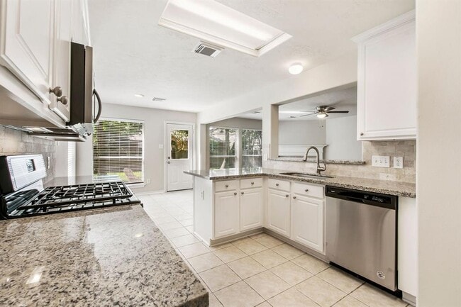 Building Photo - 55 N Queenscliff Cir