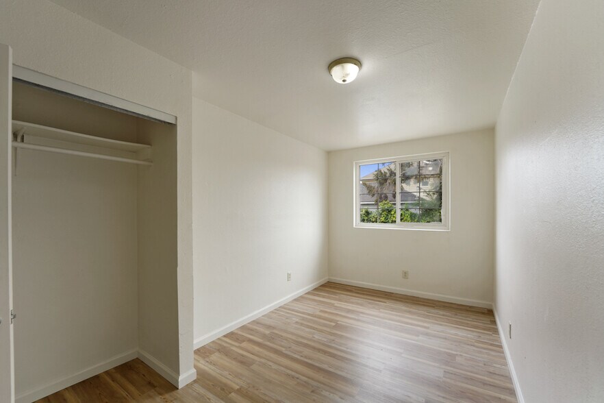 Building Photo - 400 Bissell Ave