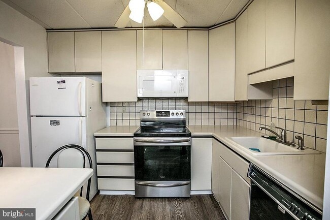 Building Photo - 154 Woodstream Dr