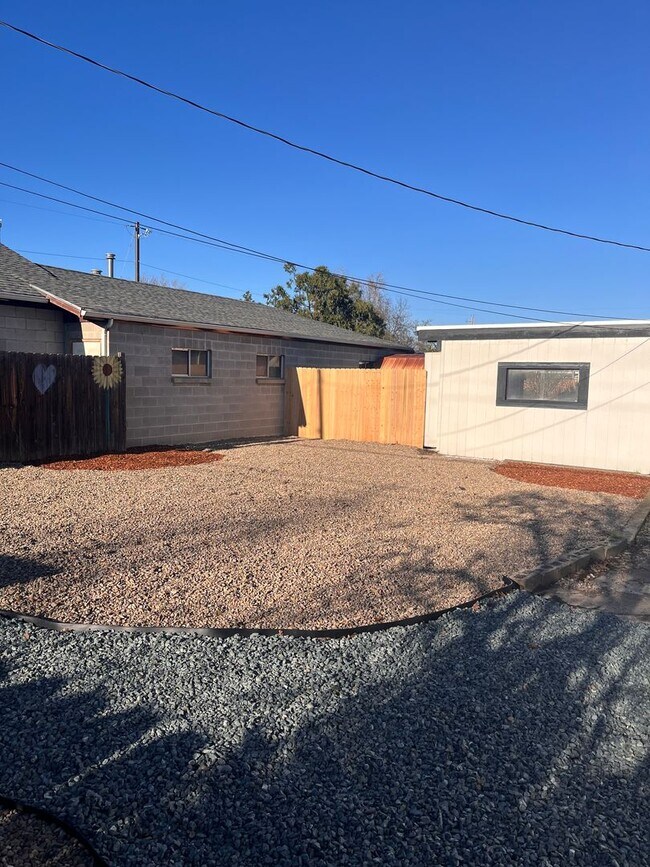 Building Photo - 315 N 1st St