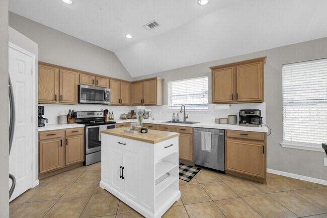 Building Photo - 1427 Chesterpoint Dr