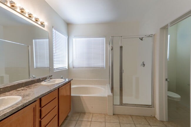 Building Photo - 3 Bedroom And Loft Southwest Gated Communi...