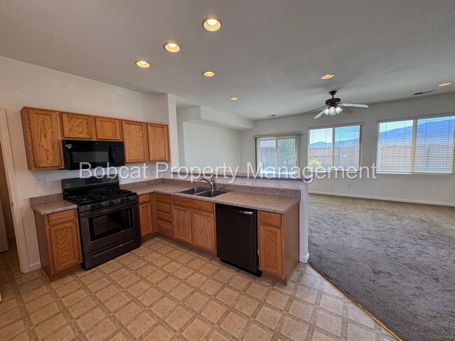 Building Photo - 3 Bedroom, 2 Bathroom Home Located in Dayton