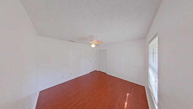 Building Photo - 3/2 in Casselberry with Awesome Lot and La...