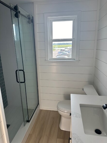 Building Photo - 275 North End Blvd