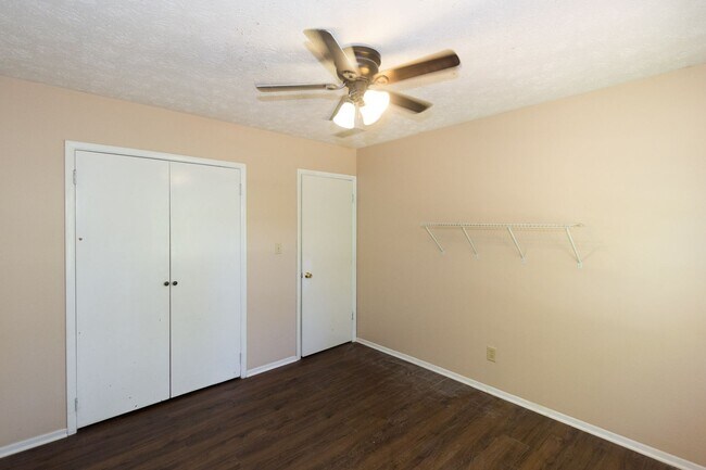 Building Photo - COMING SOON - 3 Bedroom 2 Bathroom Open Floorplan