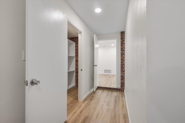 Building Photo - 2401 Jim Lee Rd