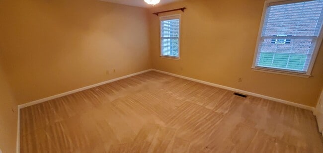 Building Photo - 2 Bedroom 2.5 Bathrooms Townhome