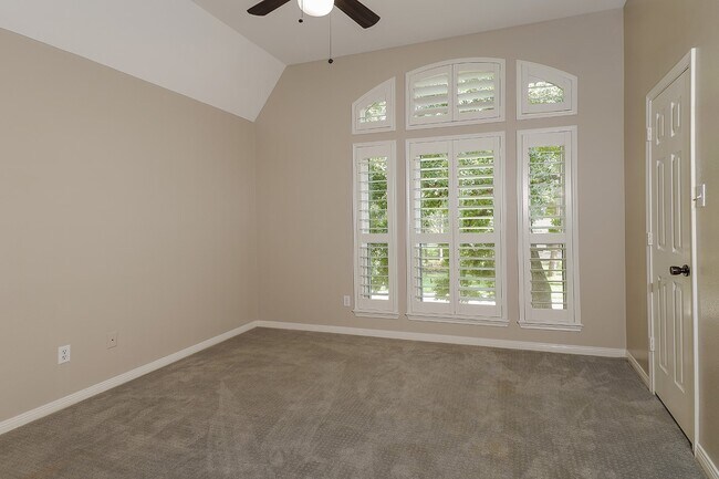 Building Photo - 2 Silverstrand Pl