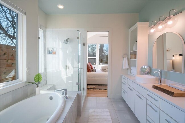 Building Photo - 8307 Hathaway Dr