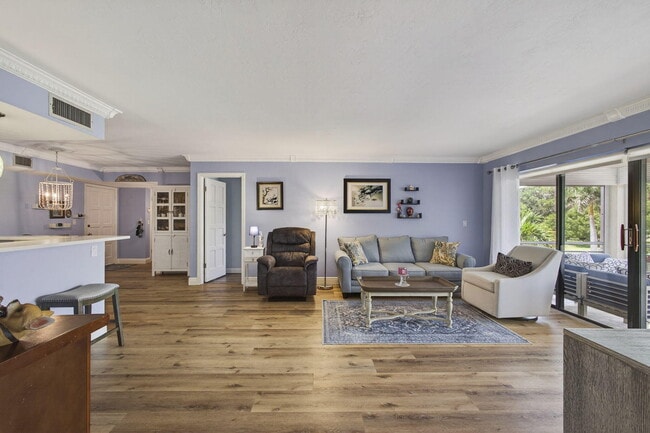 Building Photo - 300 N Hwy A1A