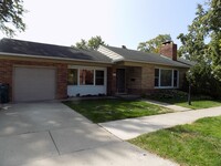 Building Photo - 2 bedroom/1.5 bath Ranch with basement and...