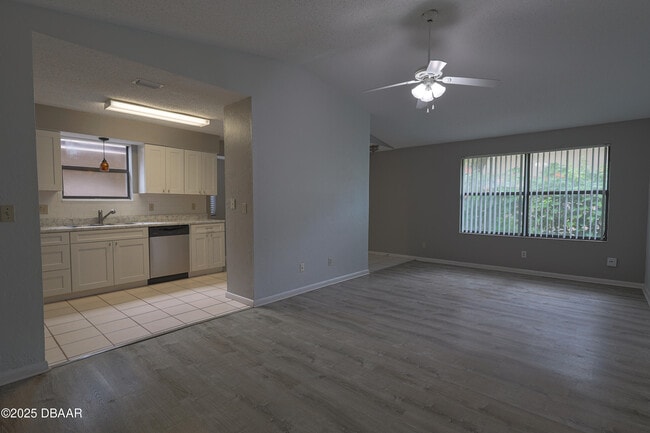 Building Photo - 6175 Sequoia Dr