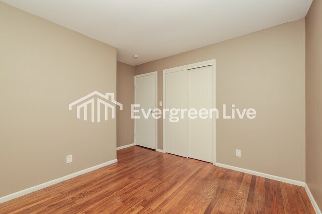 Building Photo - 5025 Ballard Dr