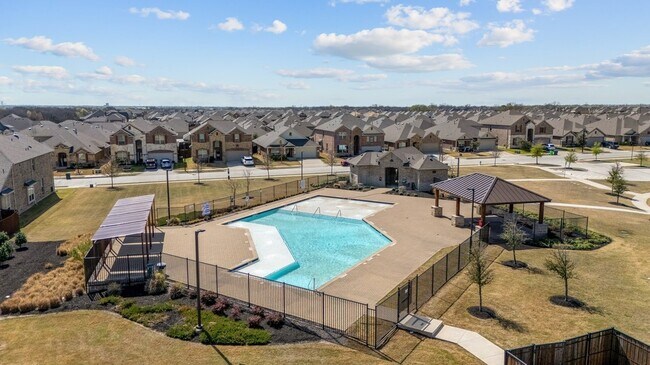 Building Photo - 1352 Lake Grove Dr