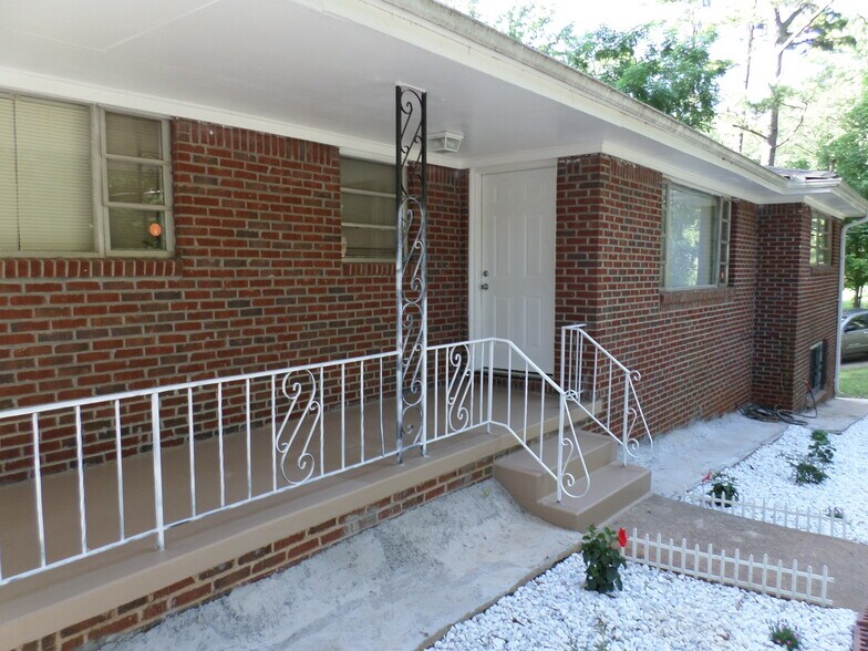 Primary Photo - 2297 Glendale Dr