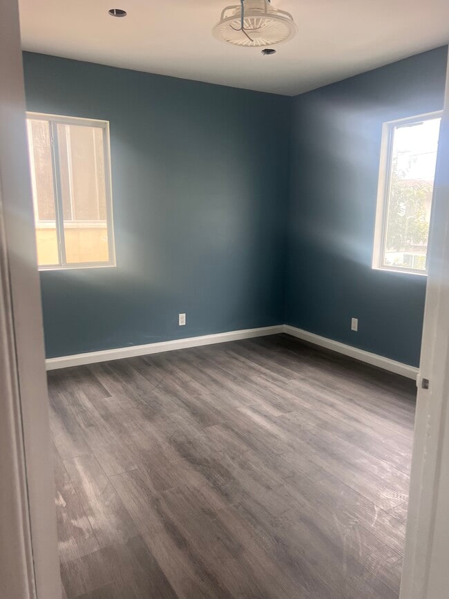 Building Photo - 4453 Rosecrans Ave