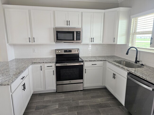 Building Photo - 706 Venecia Dr
