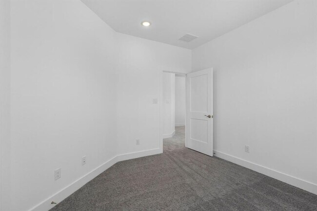 Building Photo - 1326 Shaded Rock Dr