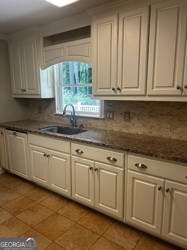 Building Photo - 125 Pebble Trail