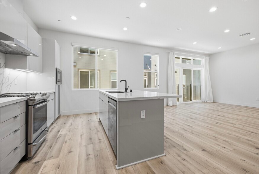 Building Photo - 262 Element Rd
