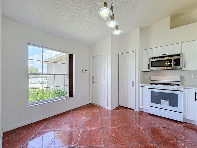 Building Photo - 13208 Pinyon Dr