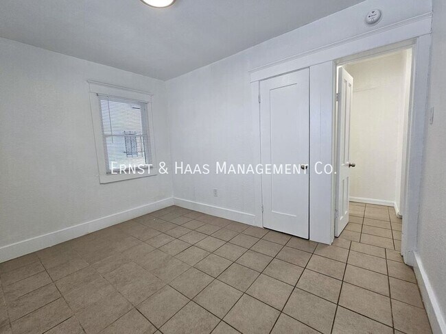 Building Photo - 1468 Alamitos Ave