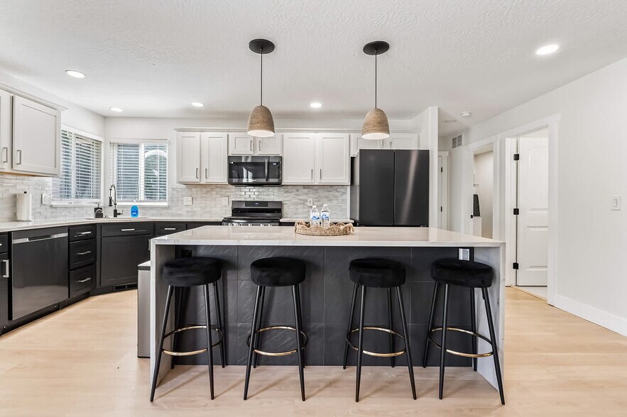 Building Photo - 4061 E Arch Dr