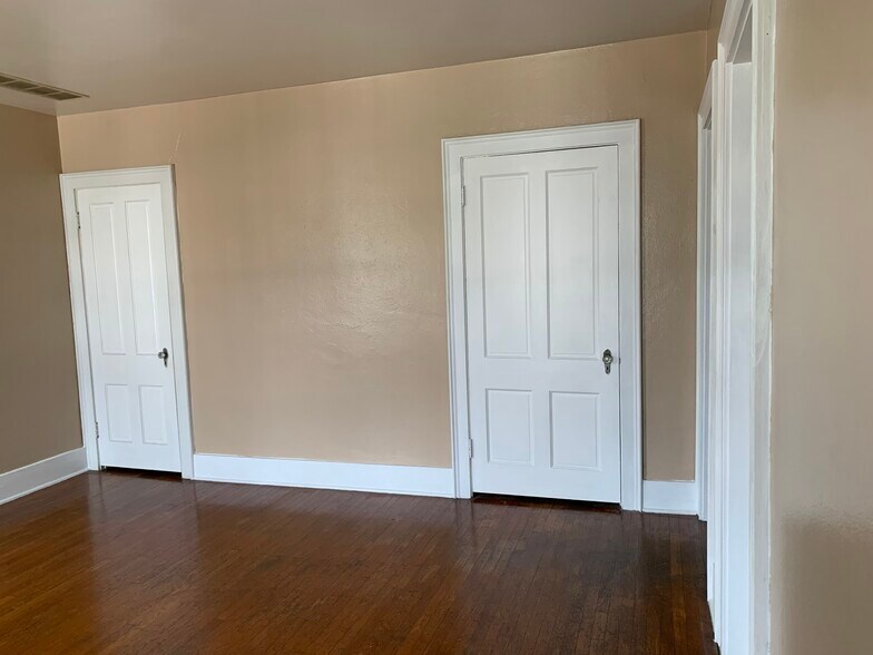 Building Photo - 223 Main St