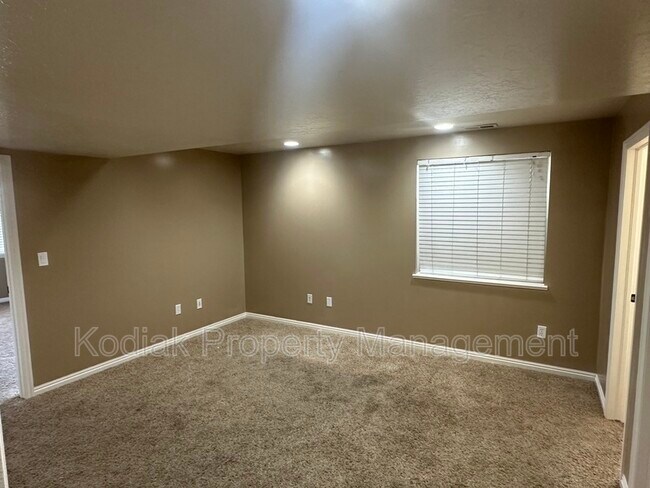Building Photo - 1127 N 1285 W