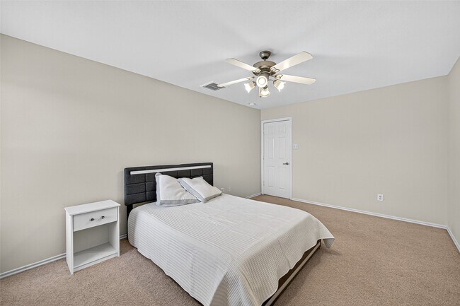 Building Photo - 6230 Hollydale Ridge Ln