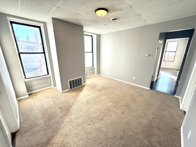 Building Photo - 1 Russell Pl