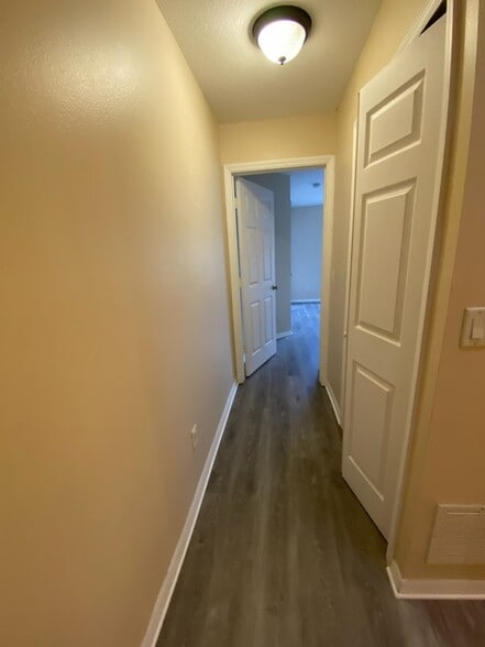 Building Photo - 6037 Scotchwood Gln