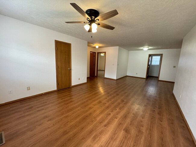 Building Photo - 128 W Terrace Ct