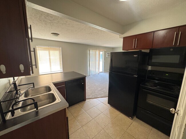 Building Photo - Two Bedroom Apartment - Lower Level with L...