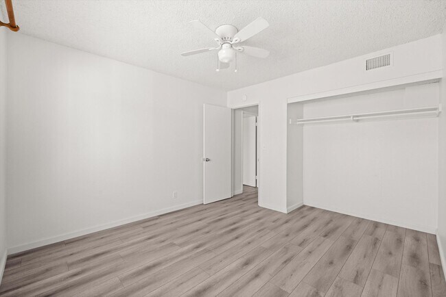 Building Photo - 6685 Sabado Tarde Rd