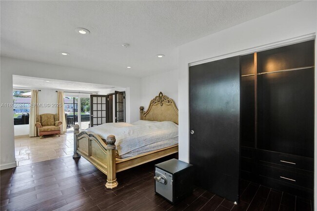 Building Photo - 3100 NE 56th Ct