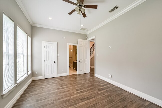 Building Photo - 9660 Fairdale Ln