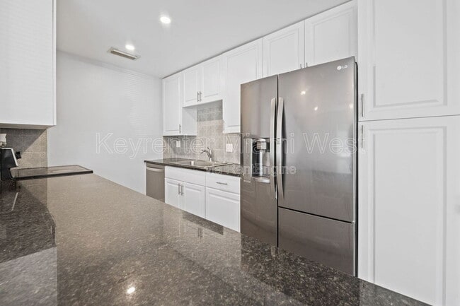 Building Photo - 826 SW 14th St