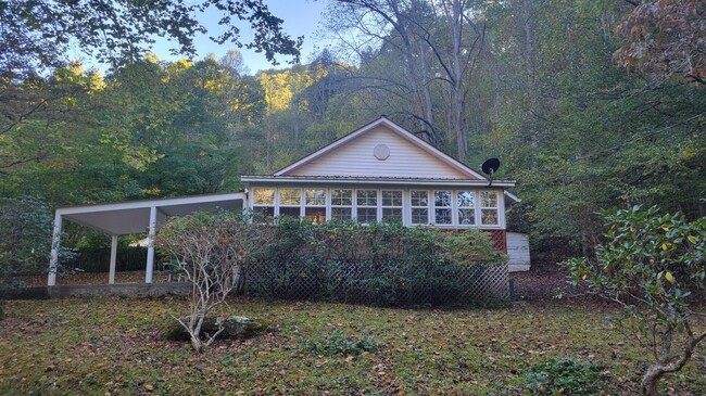 Primary Photo - 2 Bedroom 1 Bathroom house on Caney Fork