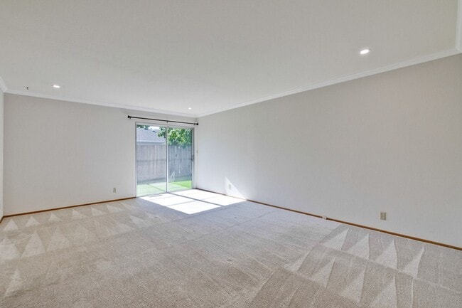 Building Photo - 1534 Crespi Dr