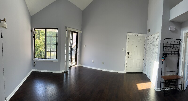 Building Photo - 1633 Carriage House Terrace