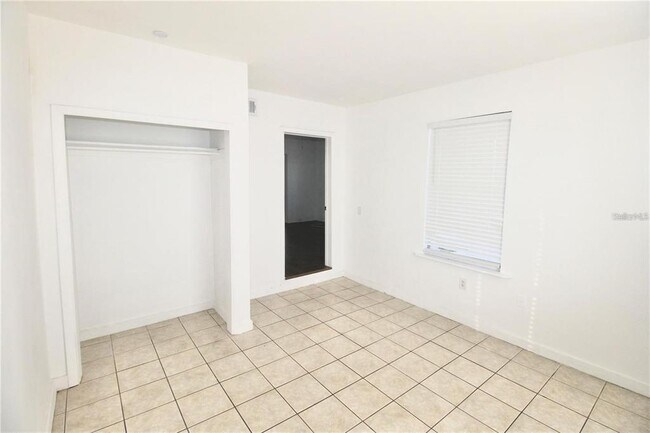 Building Photo - 610 Dundee Rd