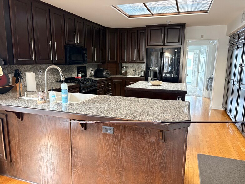 Kitchen - 4201 E Ocean Blvd