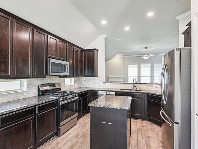 Kitchen, Fridge stays if desired. - 836 Caliente Pass