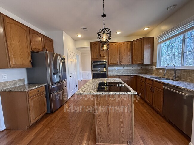 Building Photo - 14 Heatherbrook Ln