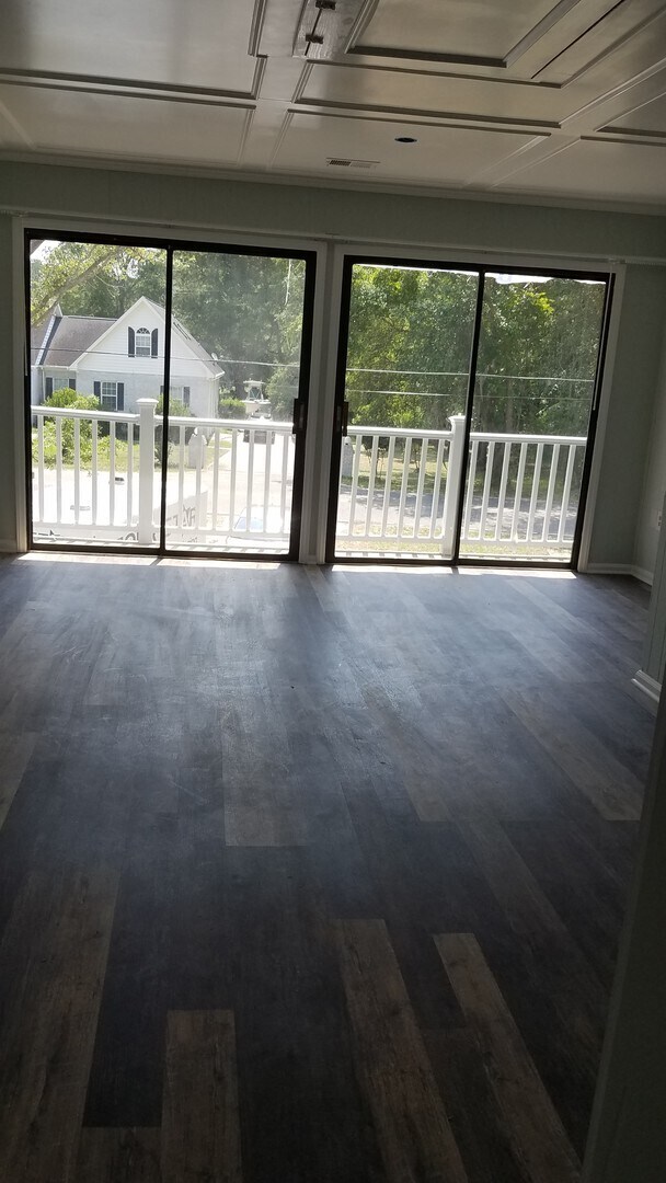 Building Photo - 5 bedroom / 4 bath home with a short drive to the beach!