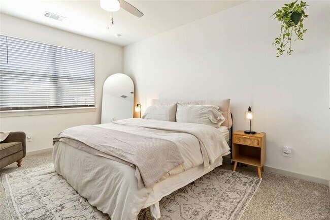 Building Photo - 105 New Hvn St