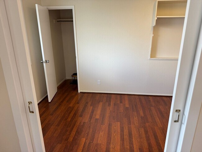 Building Photo - Hawaii Kai, Upstairs duplex, small 3 bedroom, 1 bath newly renovated duplex unit, No pets