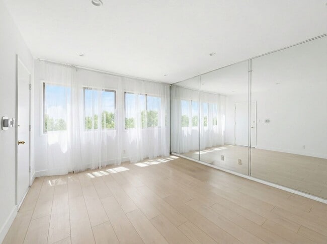 Building Photo - 337 Rexford Dr